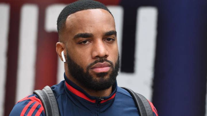 Alexandre Lacazette engañó a su novia desde hace cinco años con una camarera