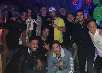 Omar Montes, invitado estrella en la fiesta de cumpleaños del futbolista Arias