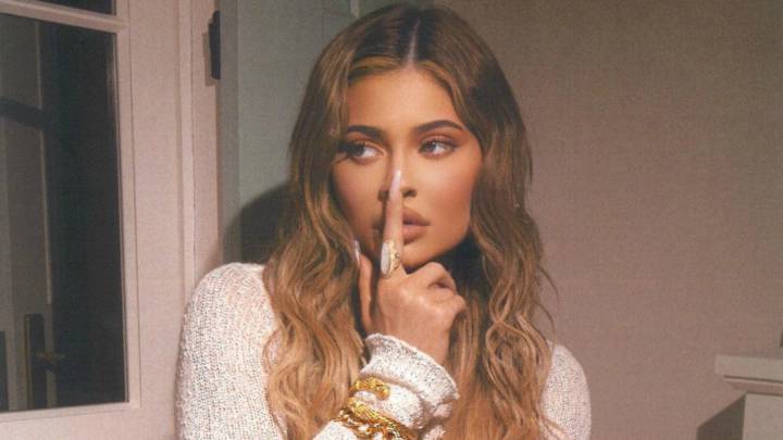 kylie jenner vestido transparente sin ropa interior desnudo kardashian