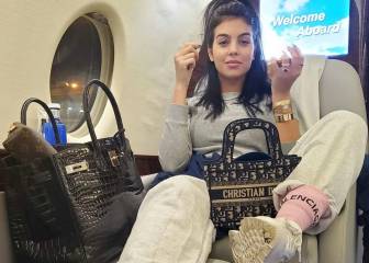 Georgina out shopping with Cristiano quarantined at home