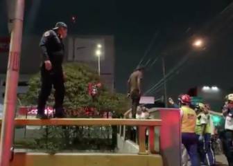 Un policía se arriesga y salva a una persona que quería suicidarse