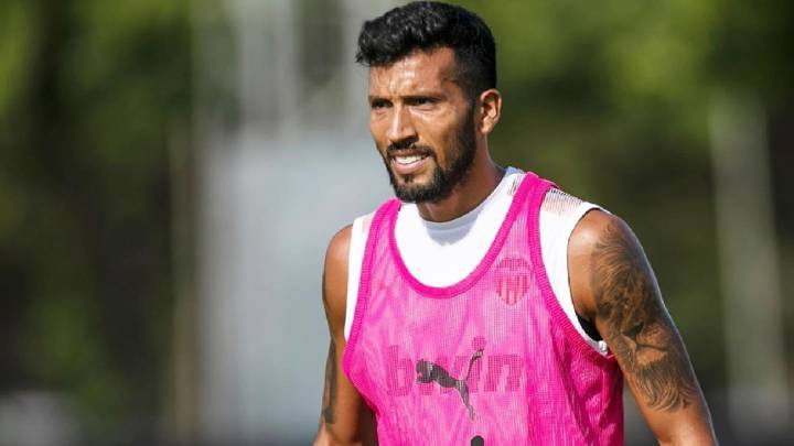 ezequiel garay cambio de look peinado valencia platino redes sociales