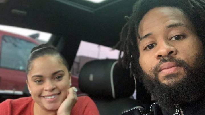Earl Thomas, encañonado con una pistola por su mujer tras pillarle en una fiesta sexual