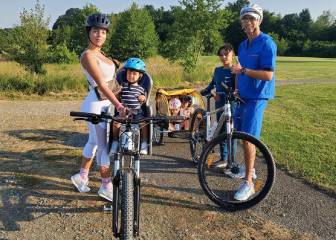 ¡Cristiano no para! Entreno por la mañana y paseo familiar en bici por la tarde