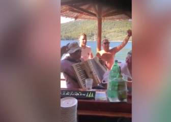 Neuer, cazado cantando una canción de ultraderecha