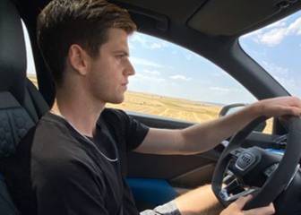 Miguel Bernardeau centra las críticas en redes al conducir con exceso de velocidad