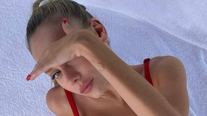 ester exposito bikini siesta al sol redes sociales posado sensual elite alejandro speitzer veneno