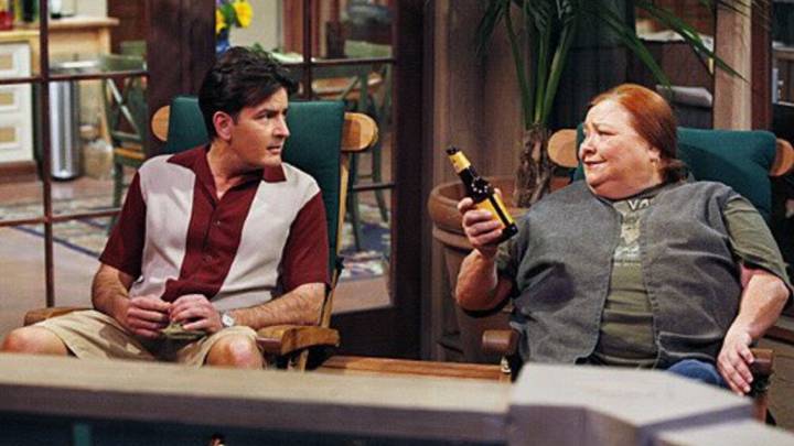 conchata ferrell berta dos hombres y medio two and a half men muerte 77 años paro cardiaco hospital charlie sheen jon cryer