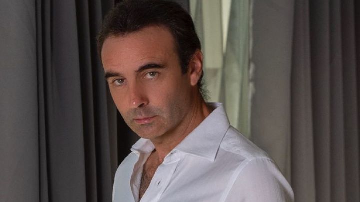 Enrique Ponce, operado de urgencia de una hernia en el estómago