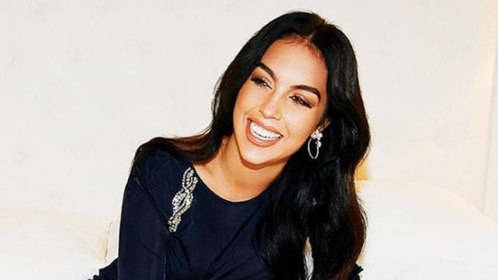 georgina rodriguez posturas imposibles yoga yate lujo cristiano ronaldo barco novia pareja redes sociales
