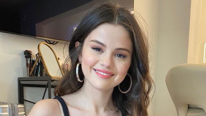 selena gomez criticas saved by the bell salvados por la campana remake serie riñón trasplante tiene riñón redes sociales respect tendencia