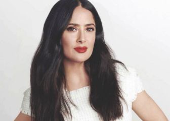 Salma Hayek comienza el año deslumbrando con sus posados en bikini