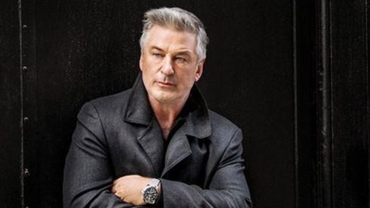 alec baldwin twitter polémica nacionalidad hilaria baldwin españa española mallorca redes sociales