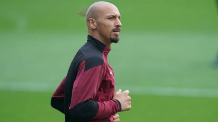 zlatan ibrahimovic calvo cabeza rapada nuevo look coleta pelo largo entrenamiento milan photoshop redes sociales