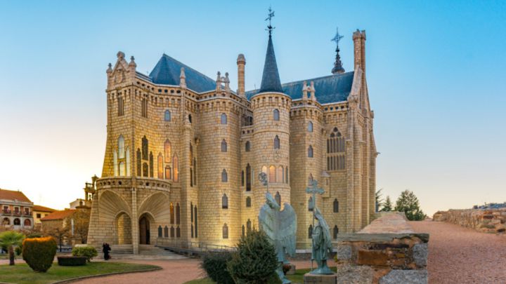 Descubre cuáles son los palacios más bonitos de España