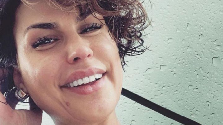 Raquel Perera cautiva a bordo de un espectacular coche meses después de su divorcio