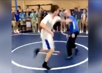 El viral desafío entre un profesor y su alumno que termina con una increíble llave de lucha