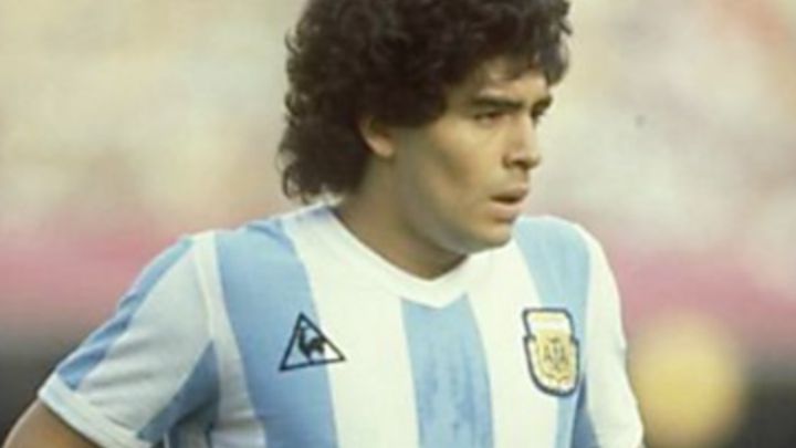 diego maradona camiseta primer mundial españa 82 subasta donde comprar precio dedicatoria argentina