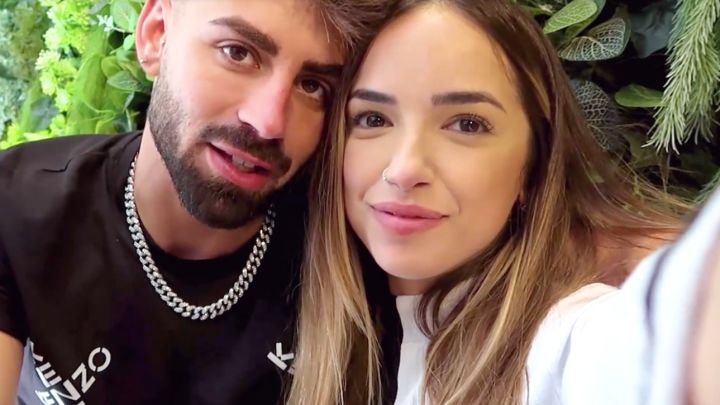 lucia sanchez isaac torres relacion confirmacion barcelona cadiz se va a vivir mudanza mtmad canal marina garcia besos novios pareja