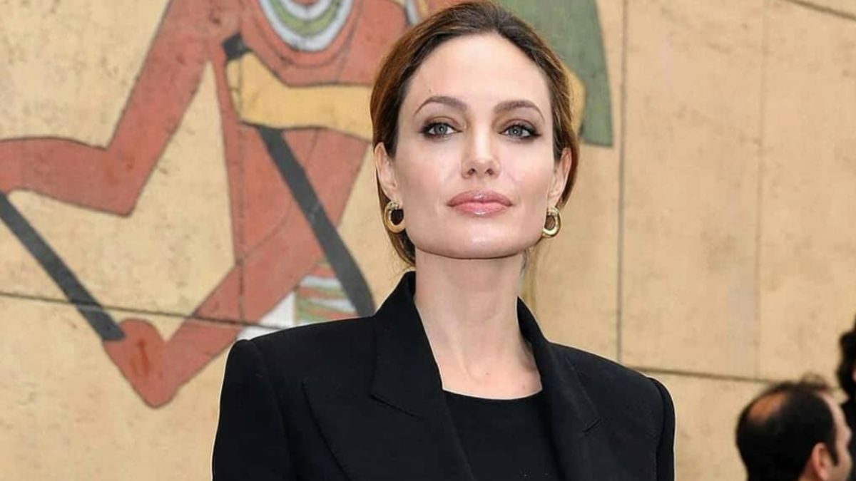 angelina jolie divorcio brad pitt contar su verdad meghan markle rocio carrasco entrevista documental violencia domestica custodia hijos premios oscar peliculas