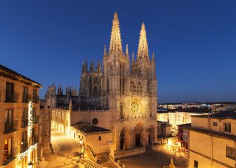 Una catedral, unas puertas, un escultor, una amenaza y un drama