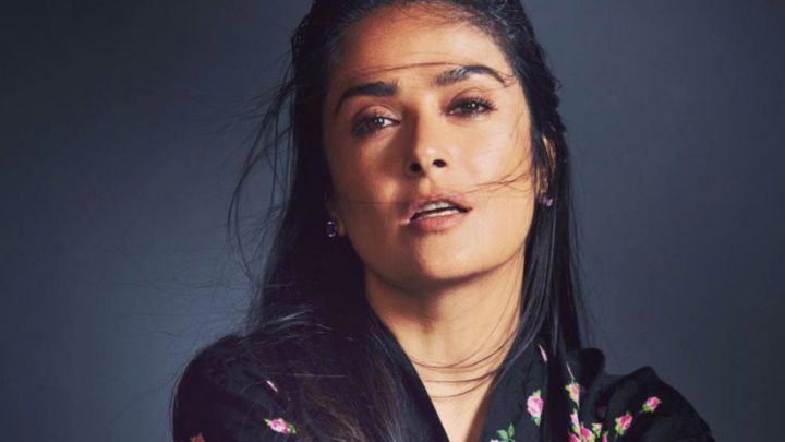 salma hayek fisico secreto ejercicio fisico yoga rutina cinco minutos preparacion peliculas mexico redes sociales edad
