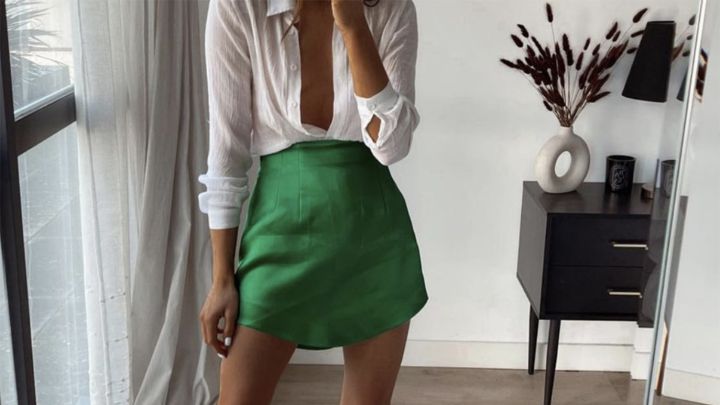 La minifalda de Zara que arrasa este verano y por la que se pelean en Instagram