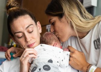 Marta Xargay y Breanna Stewart dan la bienvenida a Ruby Mae