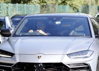Cristiano llega a entrenar con el Manchester United subido en un espectacular Lamborghini