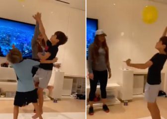 Shakira y Piqué enloquecen con el mundial de globos y arbitran el partido de sus hijos
