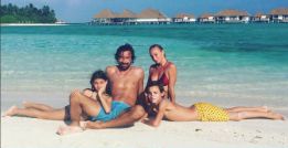 Pirlo felicita el año nuevo desde Dubai con su familia