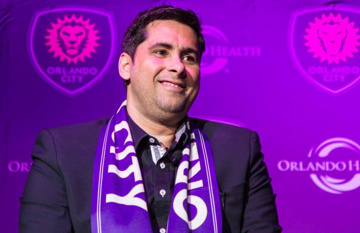 El dueño del Orlando ofrece “green cards” a cambio de ayudas económicas para su estadio