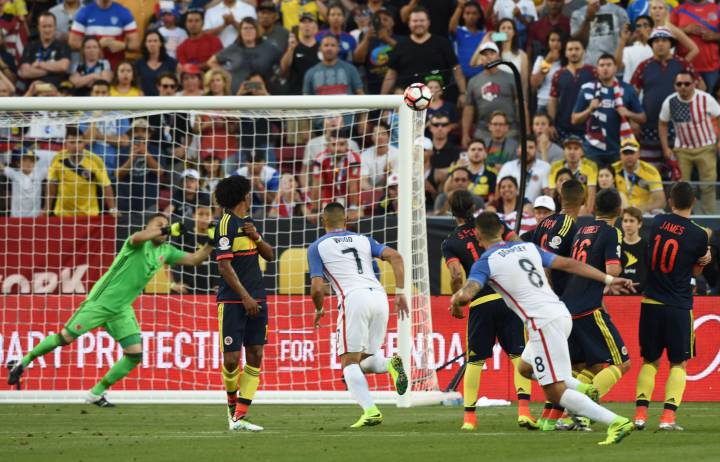Uno por uno: Dempsey fue quien más lo intentó ante Colombia