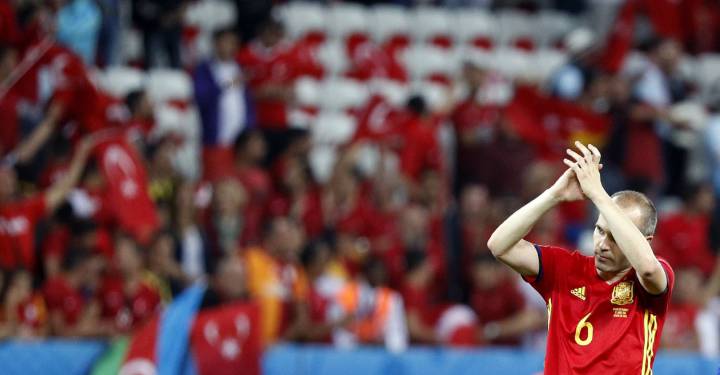 España pasará como primera de grupo, según las apuestas