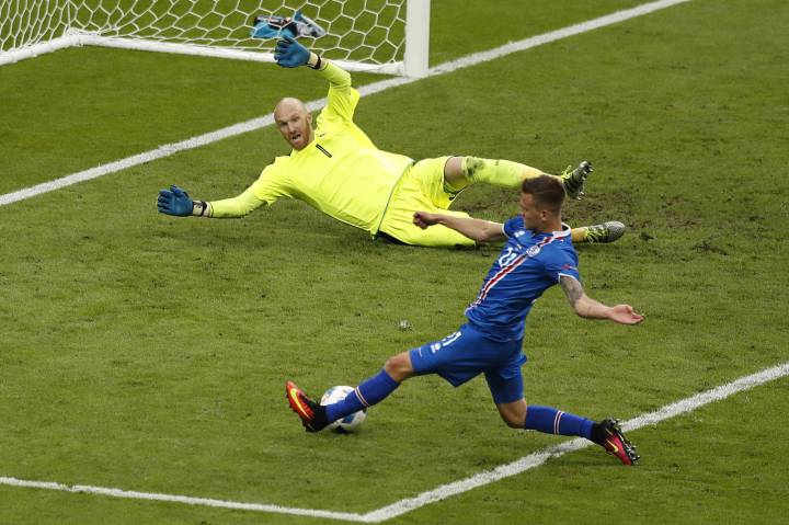 Por Dios el locutor de Islandia se vuelve loco con este en el 94'