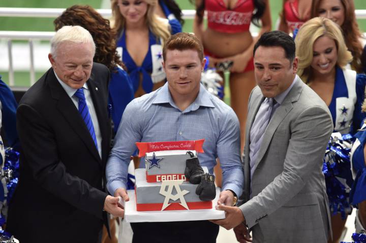 Los Cowboys festejan al Canelo