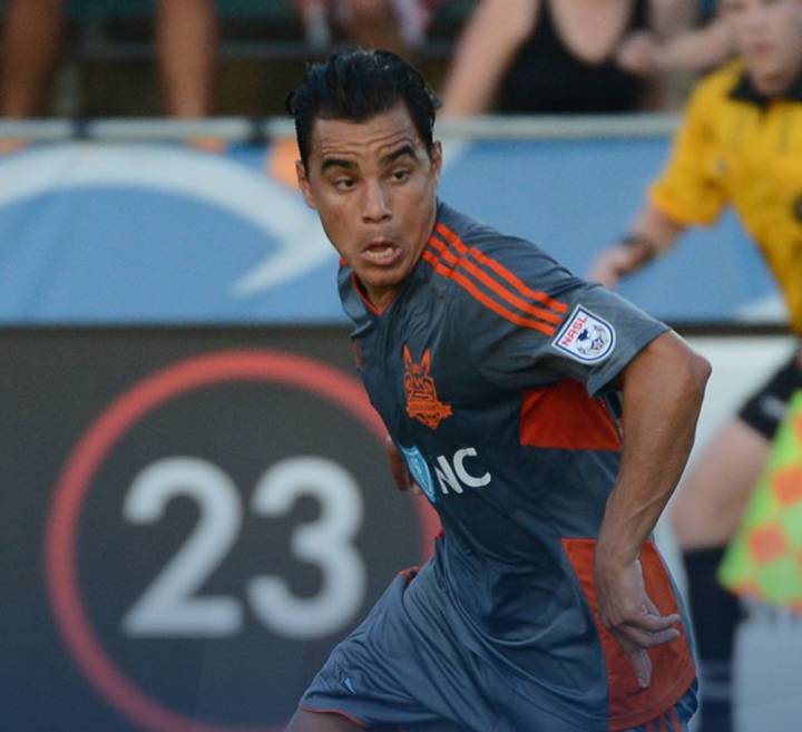 Omar Bravo se estrenó con golazo ante el Miami FC