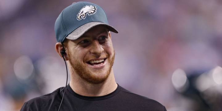 Carson Wentz da el salto y será el titular de los Eagles