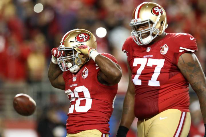 Los San Francisco 49ers dominan a unos desangelados Rams