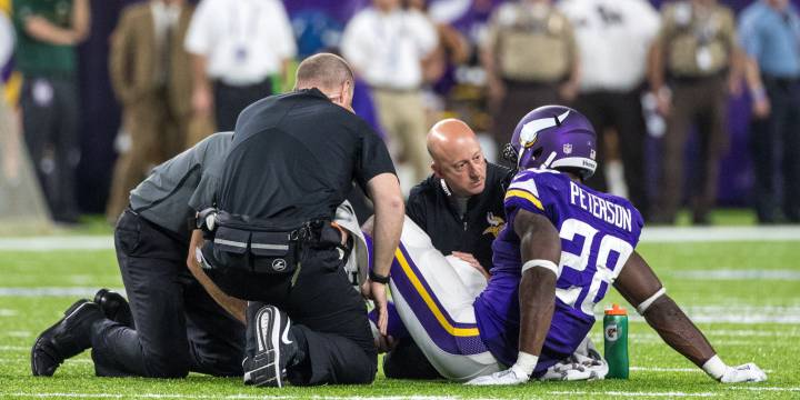 Adrian Peterson se perderá entre tres y cuatro meses