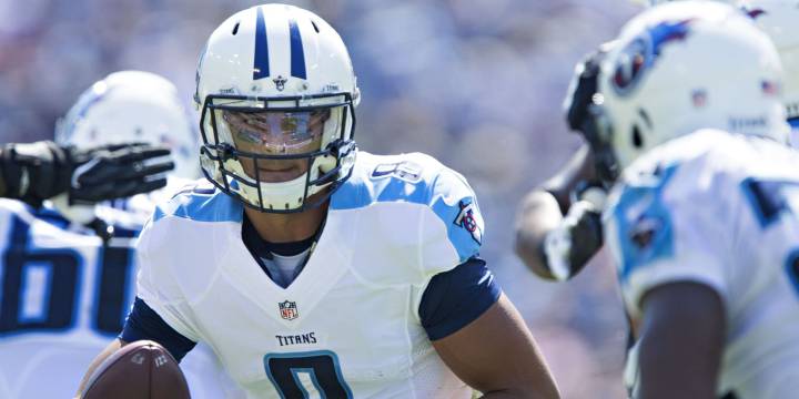Mariota regala el balón y la victoria a los Oakland Raiders