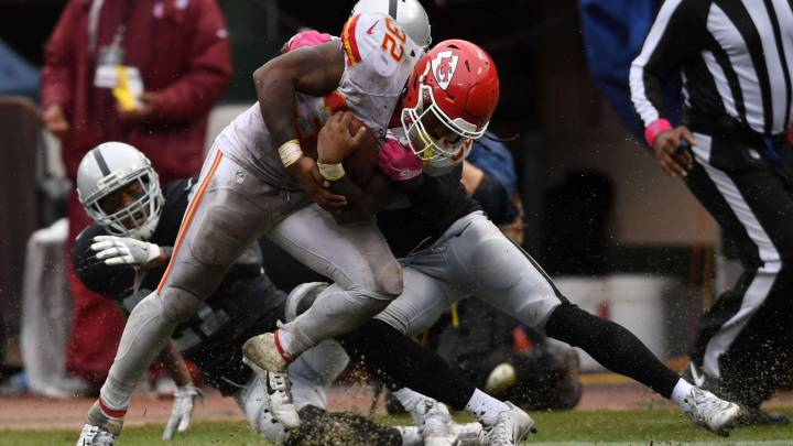 Kansas City Chiefs vence a Raiders en el regreso de Charles