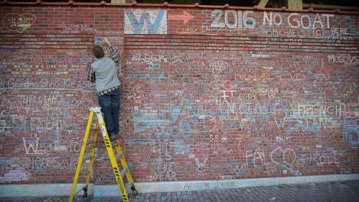 El muro del recuerdo se llena de mensajes en Wrigley Field