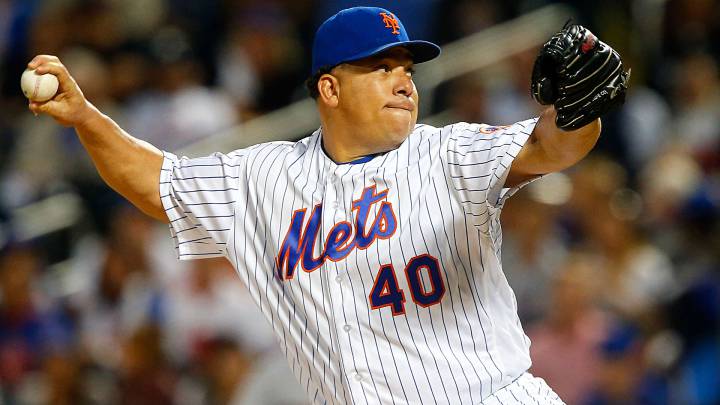El pitcher dominicano Bartolo Colón se une al también veterano R.A. Dickey para reforzar la rotación de Atlanta Braves.