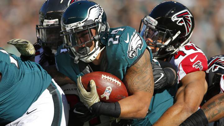 Los Eagles sentenciaron a unos Falcons sin defensa