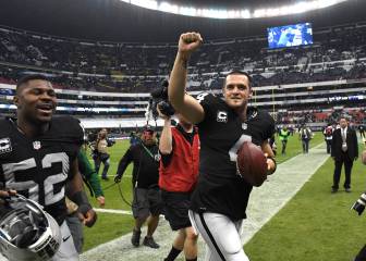El Azteca fue negro y plata en la noche triunfal de los Raiders