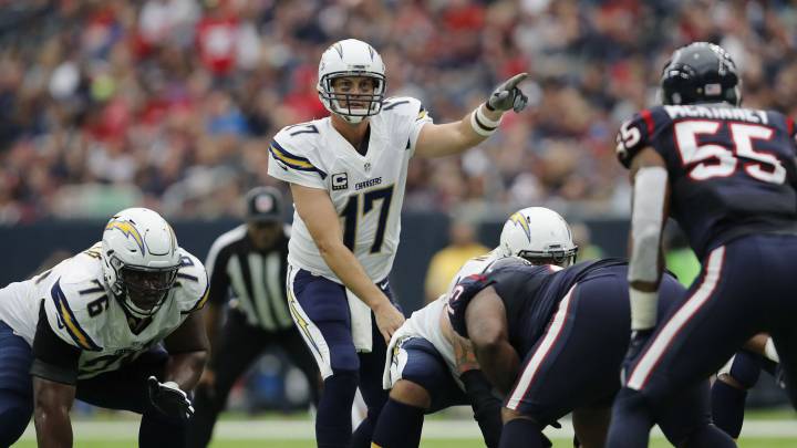 Philip Rivers muestra a Osweiler como juega un buen QB