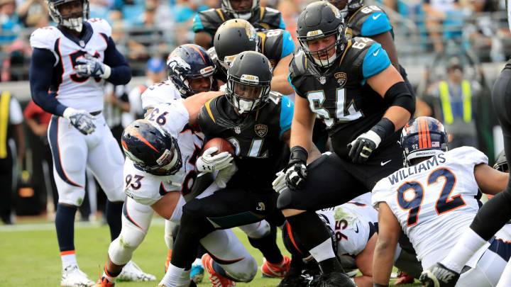 Los Broncos ganan a Jaguars y vuelven a plaza wild card