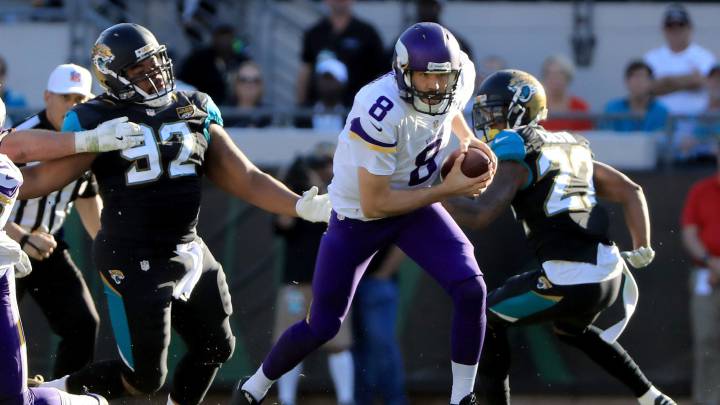 Los Vikings sufren para ganar y se mantienen en la pelea