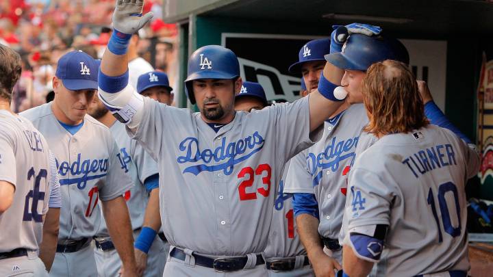 Adrián González será uno de los abanderados en la selección mexicana que participará en el Clásico Mundial del béisbol.